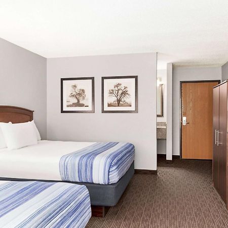 Americinn By Wyndham Fergus Falls Conference Center Extérieur photo