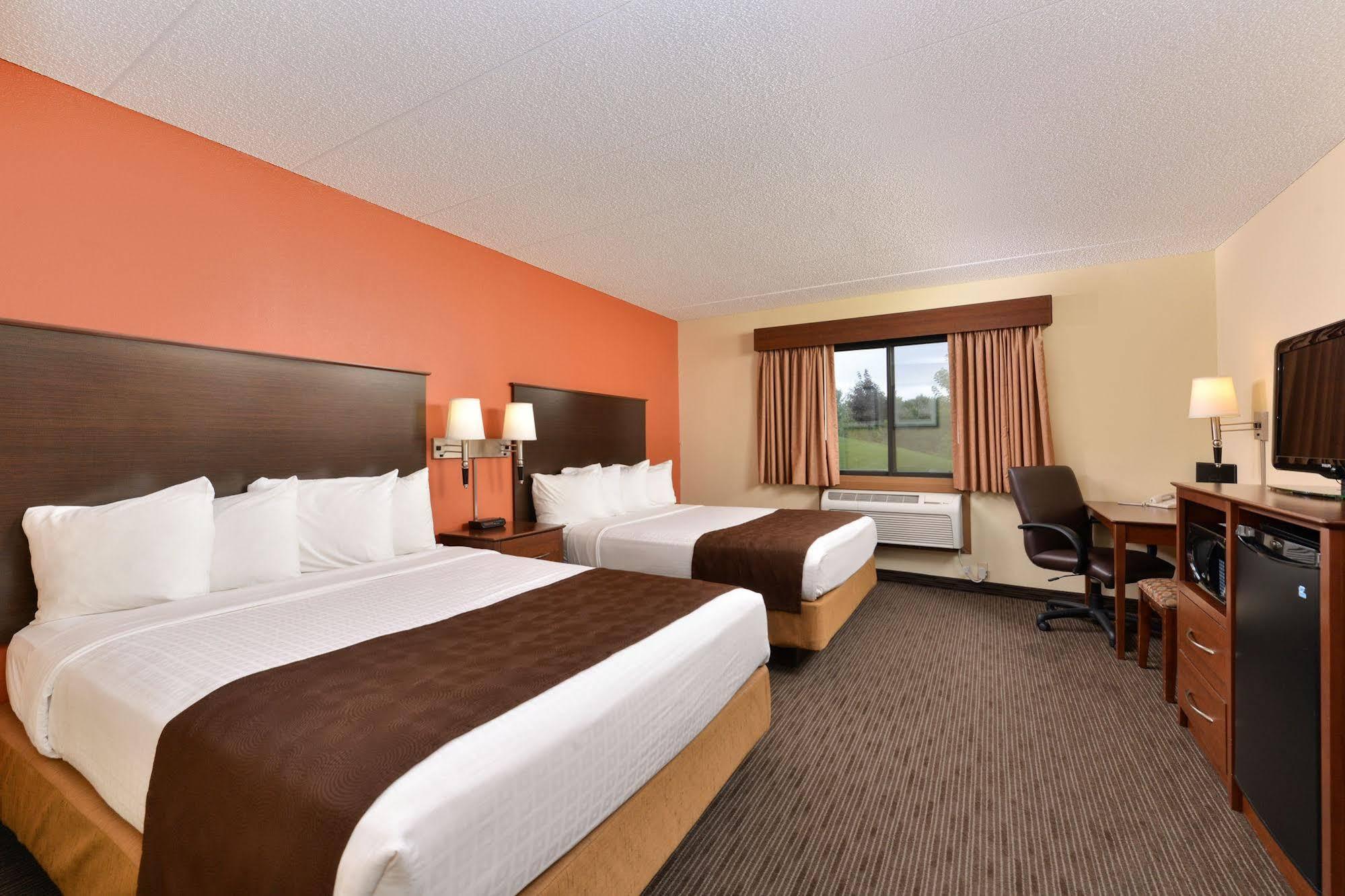 Americinn By Wyndham Fergus Falls Conference Center Extérieur photo