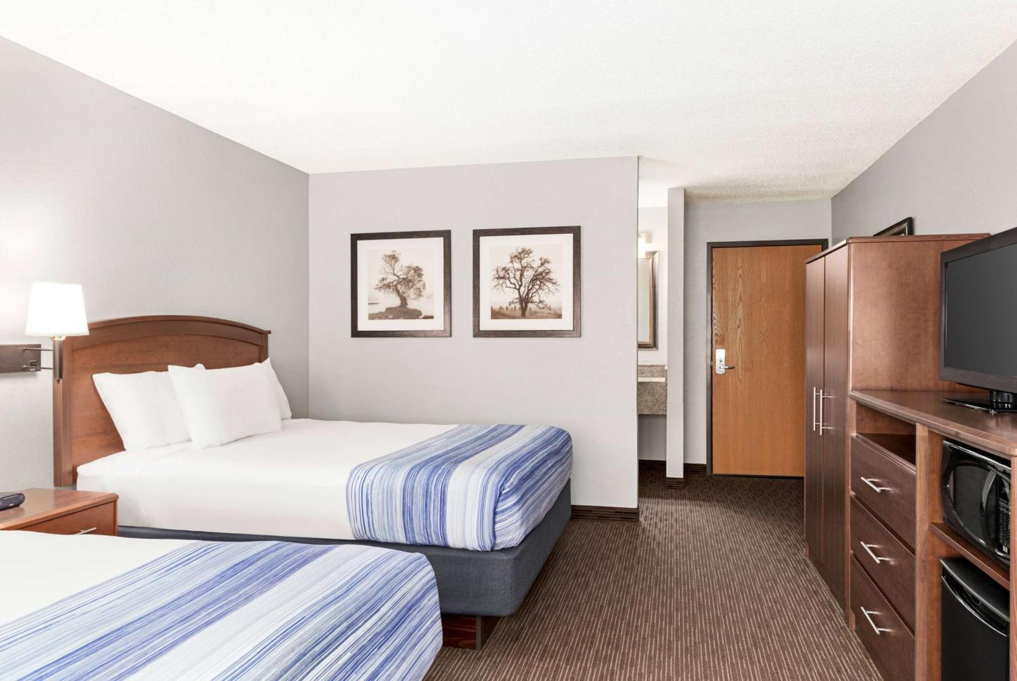 Americinn By Wyndham Fergus Falls Conference Center Extérieur photo